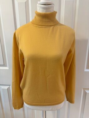 Pendleton Butter Yellow 100% Merino Wool Turtleneck Size M